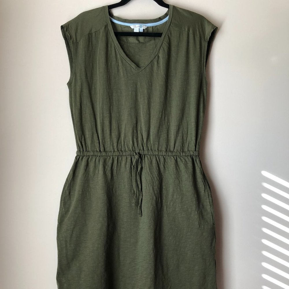 BODEN V-NECK SLEEVELESS DRESS WITH POCKETS